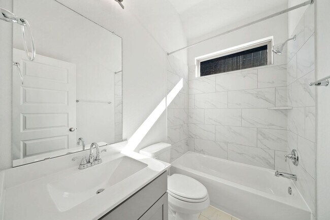 Building Photo - 4 Bedroom/4 Bath Stillwater Ranch Subdivision