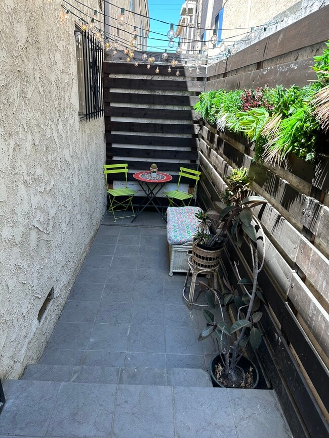 Building Photo - 4381 Ventura Canyon Ave