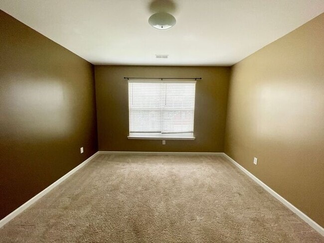 Building Photo - Northeast / Elgin- Offering Self Guided Tour with RENTLY!