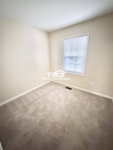 Building Photo - 5915 Rowanberry Dr