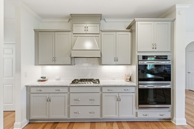 Building Photo - Luxury Executive Living in Sought-After Franklin Community