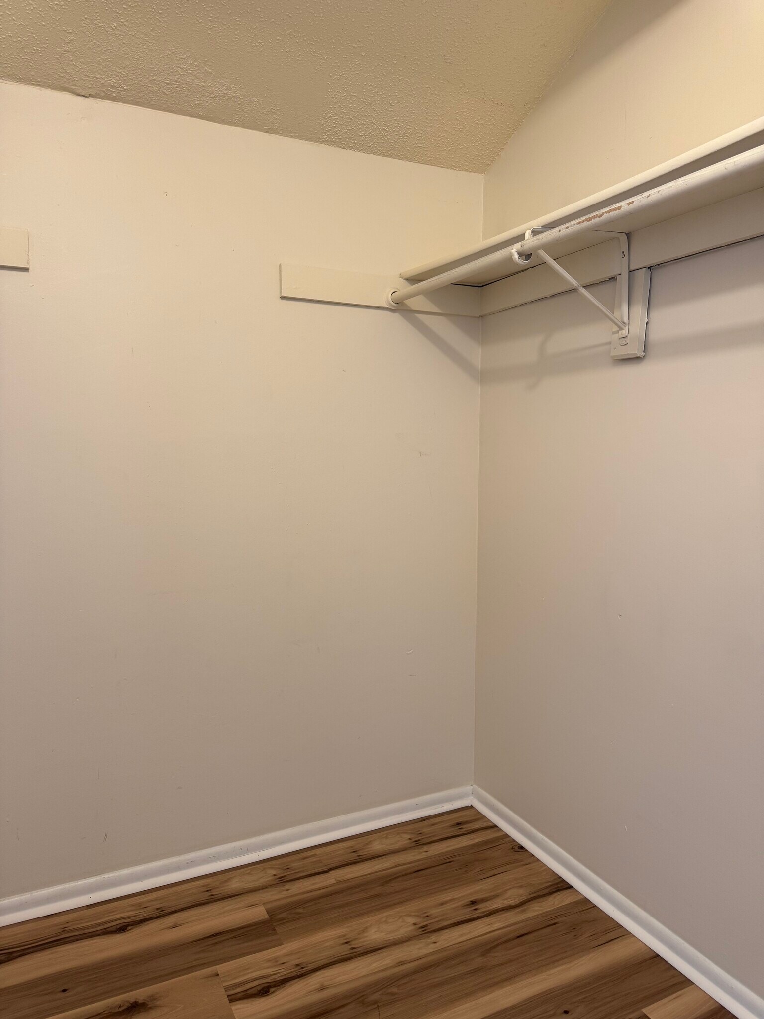 Building Photo - 3646 Sylvan Ct