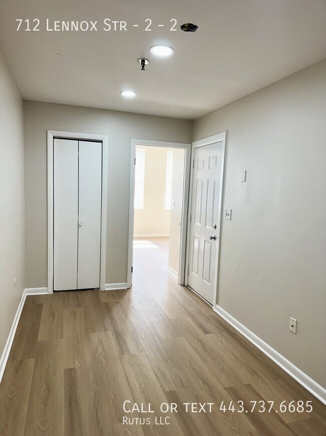 Building Photo - 712 Lennox St