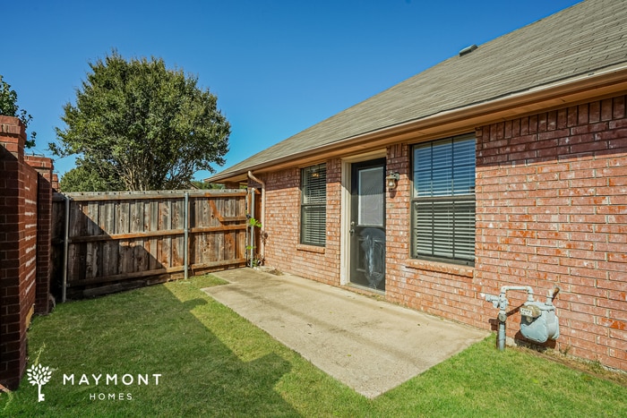 Building Photo - 3000 Huntington Ct