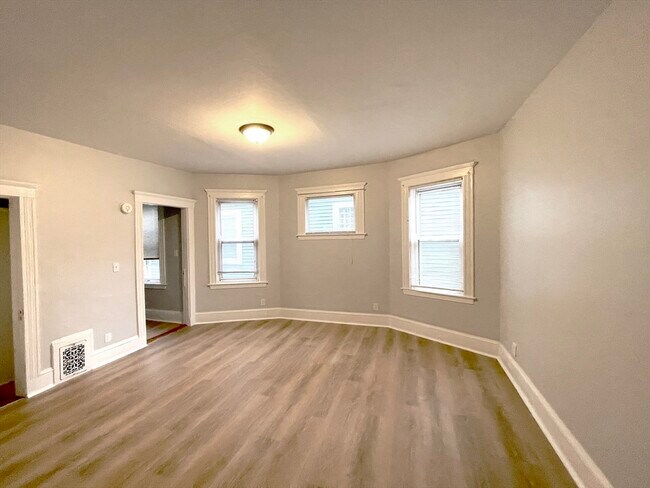 Building Photo - 53 Aspinwall Rd