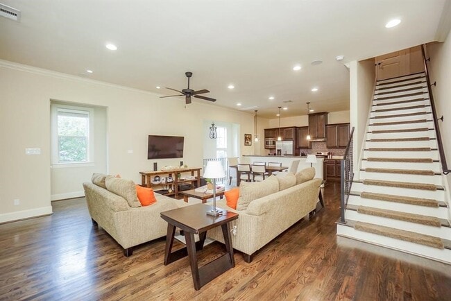 Building Photo - 1108 Peveto St