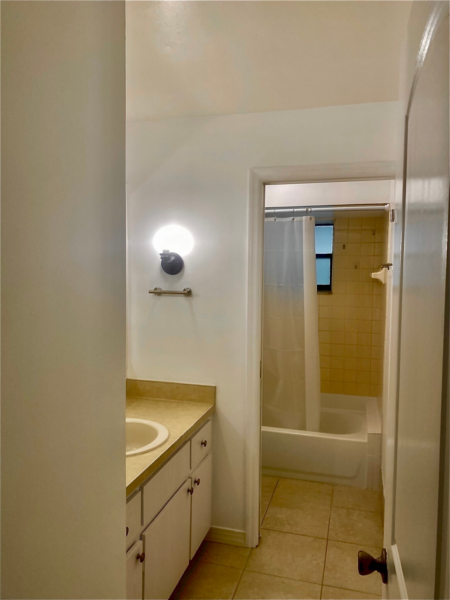 Building Photo - 9299 Silverthorne Dr