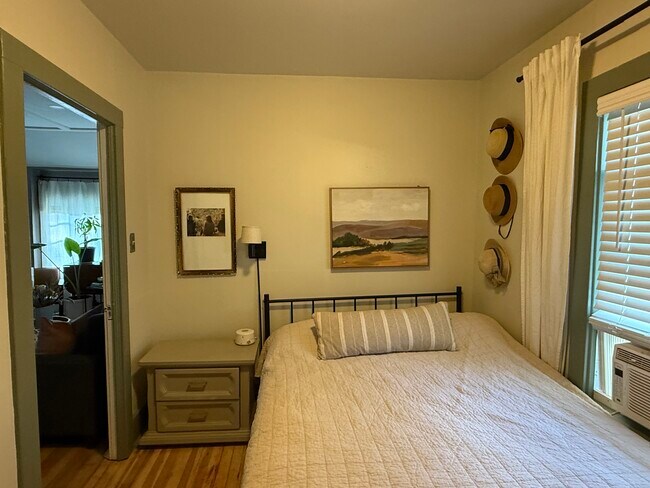 Building Photo - 208 Lake Ave