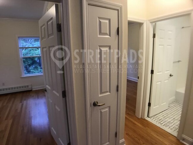 Building Photo - 2 bedroom in Cambridge MA 02138