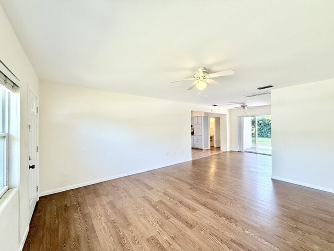 Building Photo - 14218 Sharon Dr