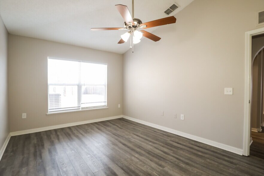 Building Photo - 3640 Alec Dr