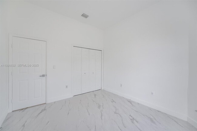 Building Photo - 5290 SW 134th Ave