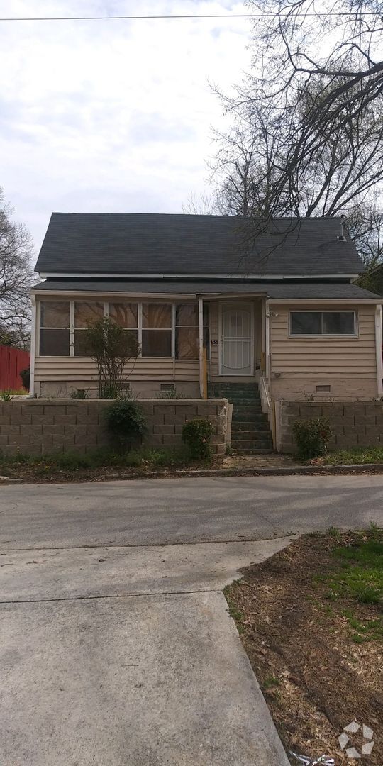 Building Photo - Awesome Renovated 2 Bedroom 1 Bath House F...