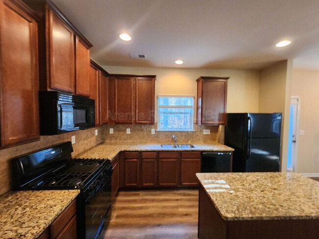 Building Photo - 2385 Capella Cir SW