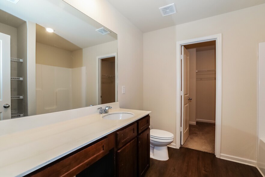 Building Photo - 968 Creekview Rd