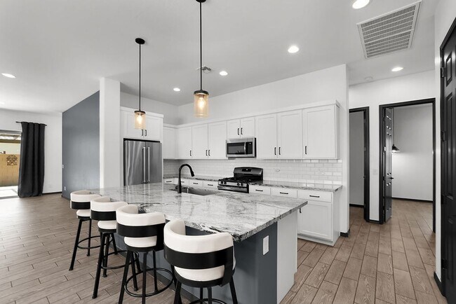Building Photo - 369 W Glacier Bay Dr