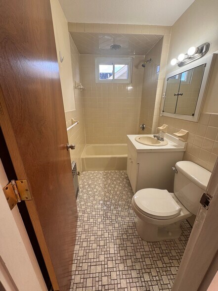 Building Photo - 197 Sheridan Ave