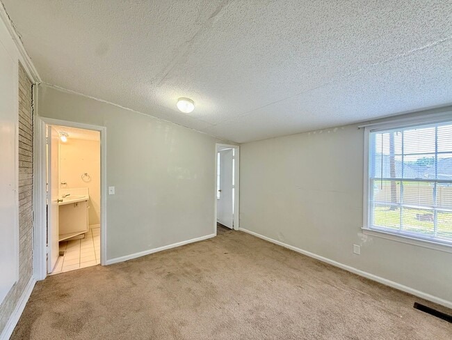 Building Photo - 17113 Green Hill Rd