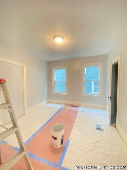 Building Photo - 10 Bucknam St