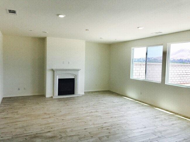 Building Photo - Upgraded Brand new 5 bed home in RiverBend community with spectacular view, Eastvale schools