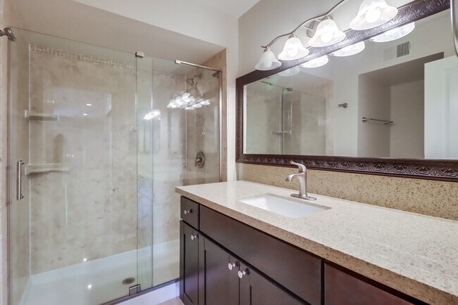 Building Photo - 6960 Golfcrest Dr