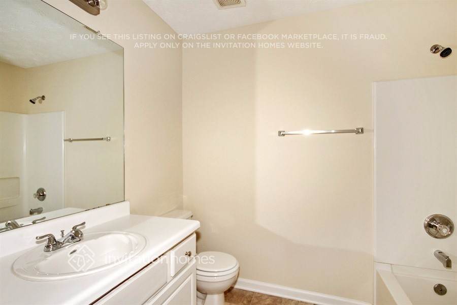Building Photo - 6521 Carriage Ln