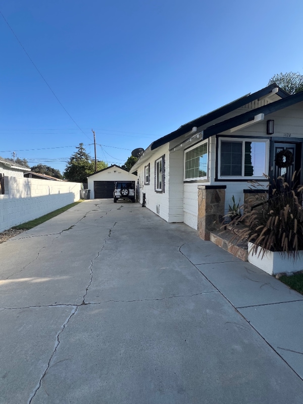 Building Photo - 1128 W Pine St