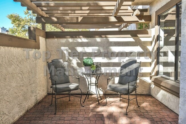 Building Photo - Very nice 2 bed / 2.5 bath / 1,185 sqft Walnut Creek Townhouse in desirable Main Chance Estates D...