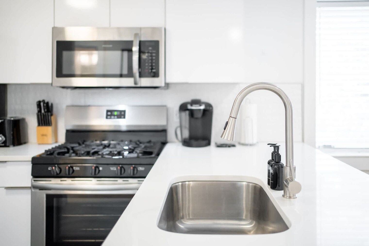 Building Photo - 1136 Crescent Ave NE