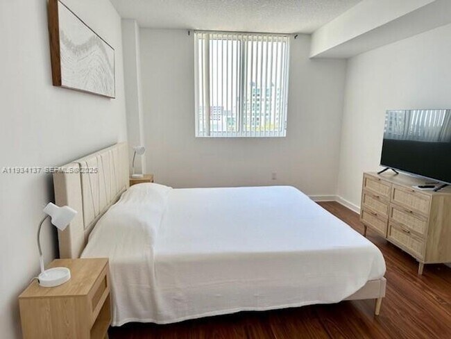 Building Photo - 601 NE 23rd St