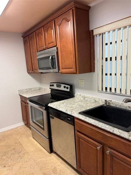 Building Photo - 8601 NW 34th Pl