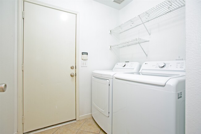Building Photo - 17627 S Summit Canyon Dr