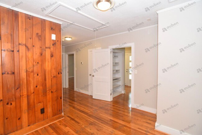 Building Photo - $1,200 - 2 bed/1 bath home for lease!, TOT...