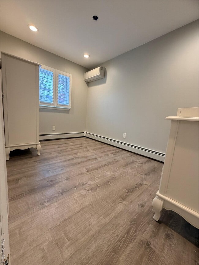 Building Photo - 5 Bristol St