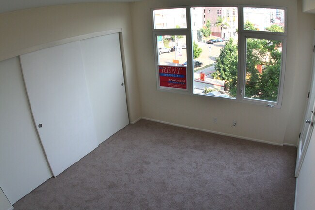 Building Photo - 602 W Fir St