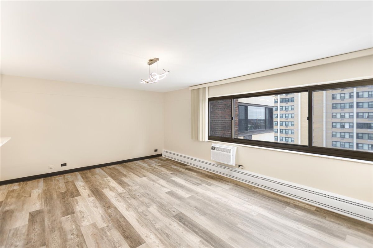 Building Photo - 7337 S South Shore Dr