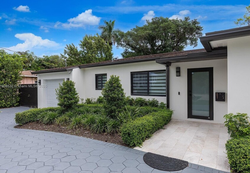 Building Photo - 5641 SW 67th Ave
