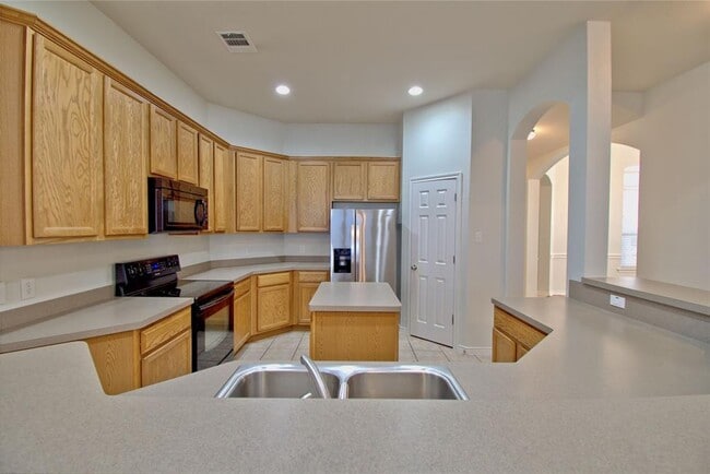 Building Photo - 125 Justin Leonard Dr