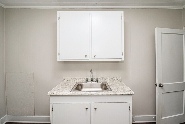 Building Photo - New Bern 505