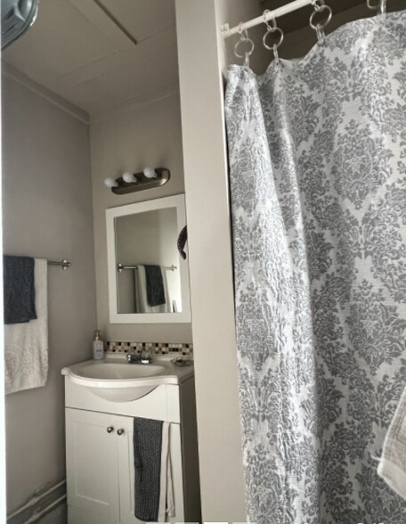 Building Photo - 65 Burbank St