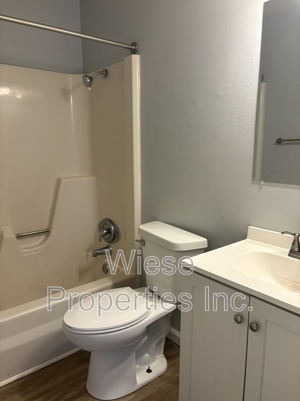 Building Photo - 824 E Ridgely Ave