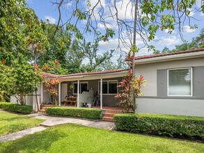 Building Photo - $2,650 11105-07 NE 9th Ave #11105