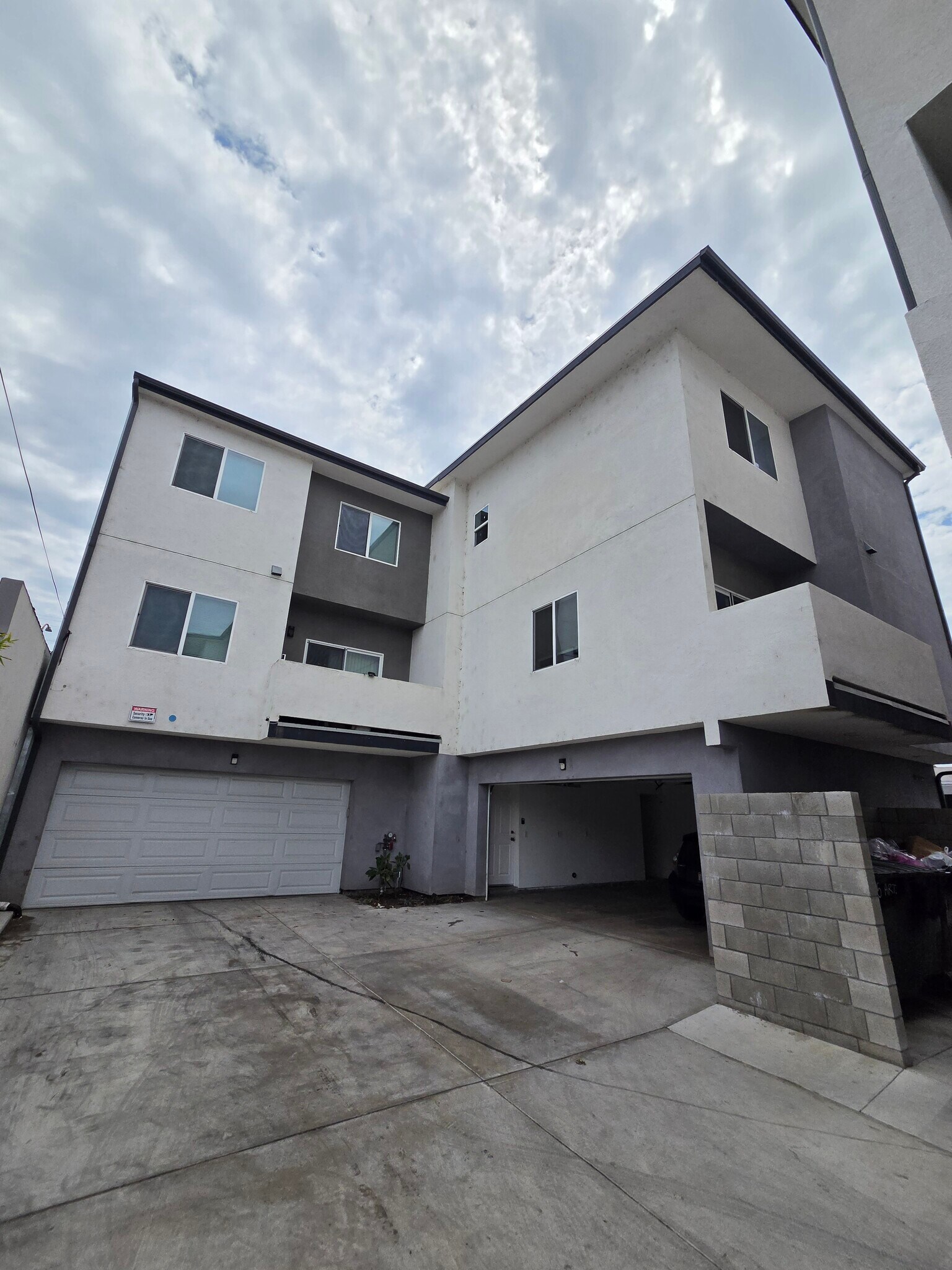 Building Photo - 1115 E Artesia Blvd
