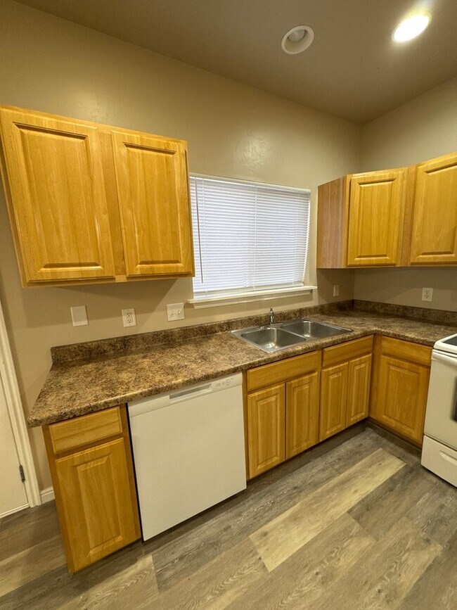 Building Photo - West Park #8