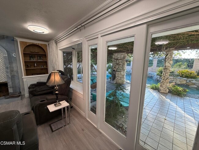 Building Photo - 379 S Greenway Ave