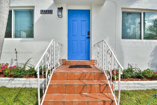 Building Photo - 3521 SW 16th St