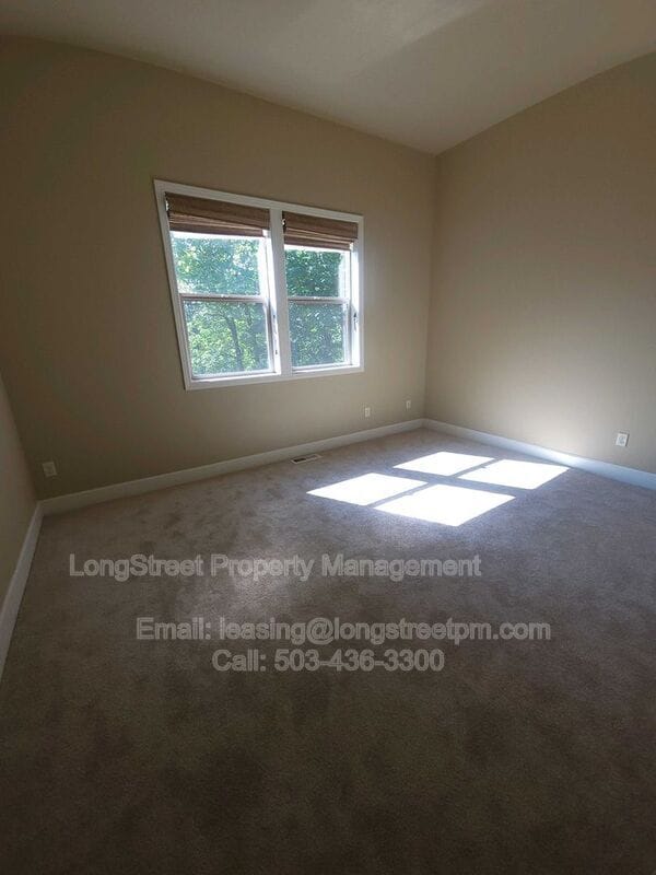 Building Photo - 9739 NW Henry Ct