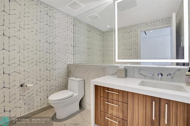 Building Photo - 525 N Fort Lauderdale Beach Blvd