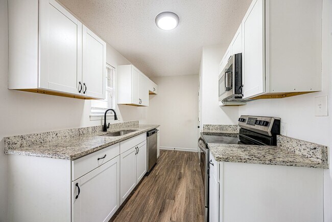 Building Photo - 5450 Loch Lomond Rd