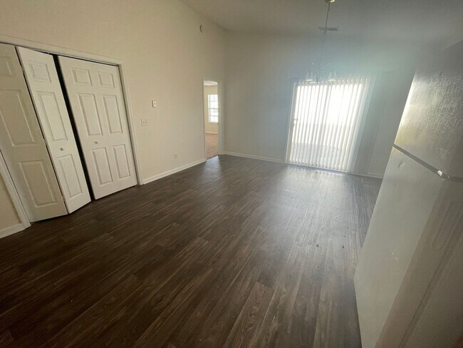 Building Photo - 3 bedroom home available in Oak Pointe sub...